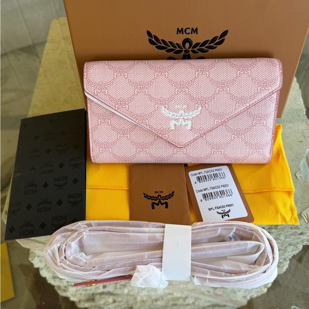 NIB MCM Pink wallet on Chain in Pink